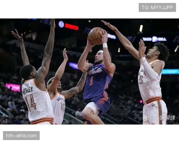 怀特无球跑动制造错位，提升绿军外线防守压迫性
