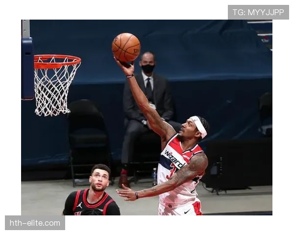 韦少又穿得像街头霸王，比赛场上和地铁站居然是两个人？