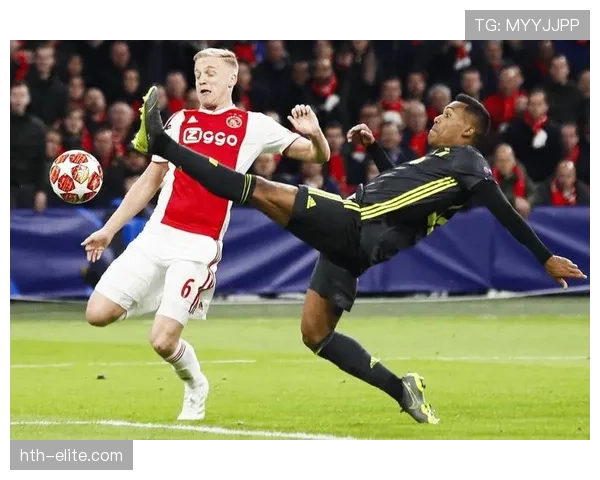 阿贾克斯在荷甲的竞争力面临考验，本赛季积分榜排名与表现水平呈阶段性变化